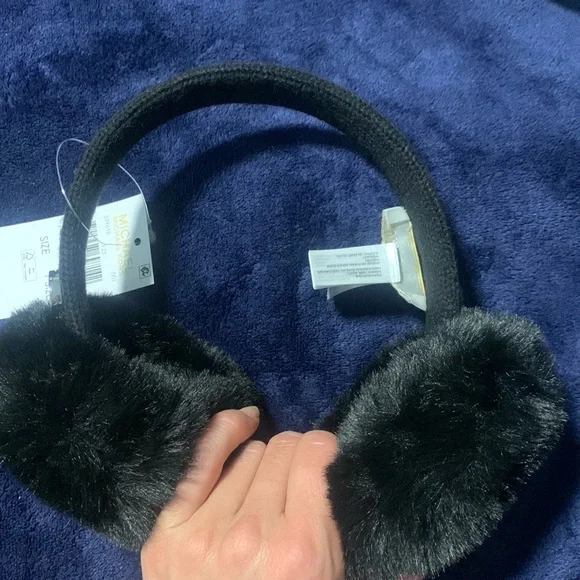 Michael Kors one size foldable earmuffs - Picture 3 of 4